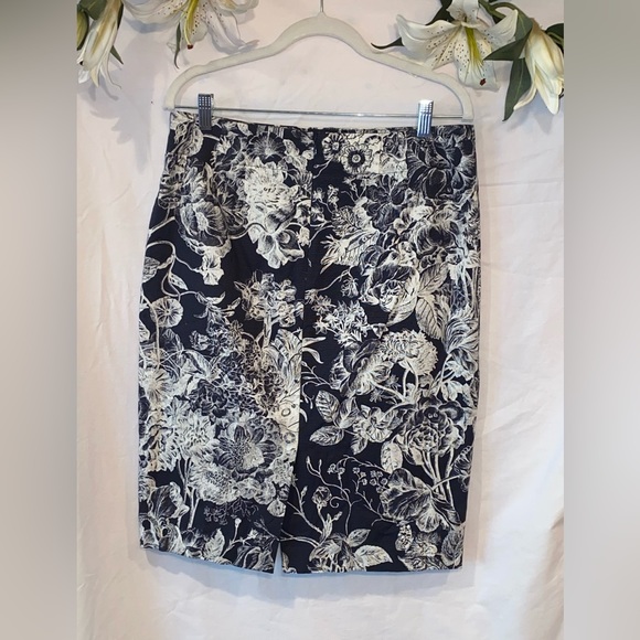 Loft skirt. Size 10 Tall. Gray with cream floral design. - Picture 2 of 4